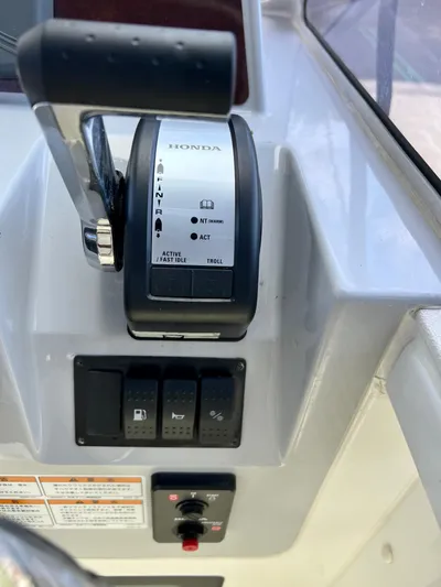  Yacht Photos Pics Boat control panel with Honda throttle, NJM NSB-28, 2023 model.