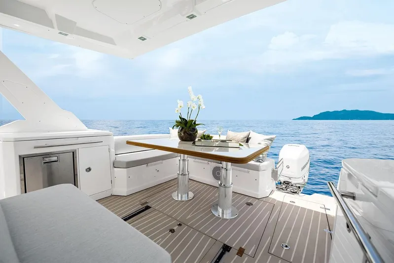  Yacht Photos Pics Manufacturer Provided Image