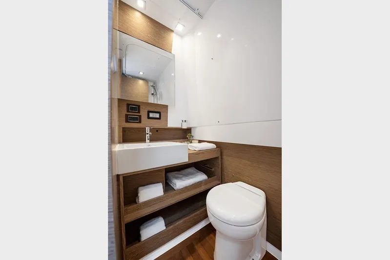  Yacht Photos Pics Manufacturer Provided Image