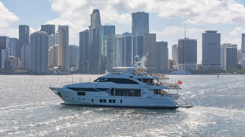 Inspiration Yacht Photos Pics Luxury Benetti Fast 125 yacht cruising near city skyline, 2018 model.