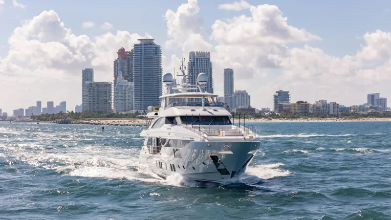 Inspiration Yacht Photos Pics Luxury Benetti Fast 125 yacht cruising near city skyline, 2018 model.