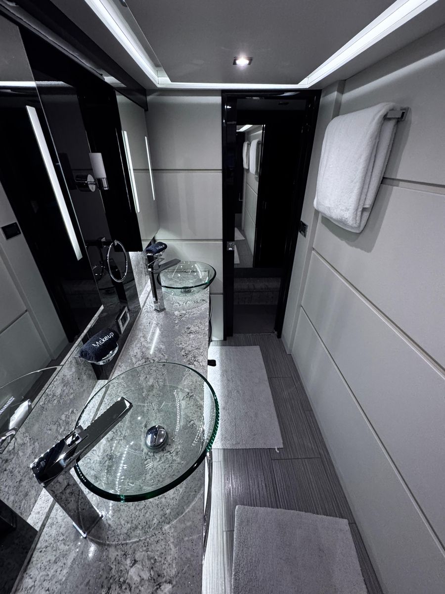 2018 Sea Ray 65 
