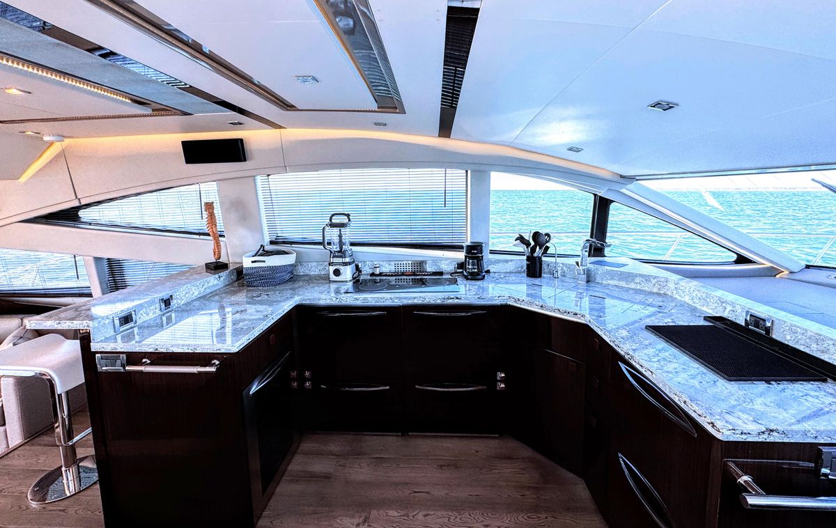 2018 Sea Ray 65 
