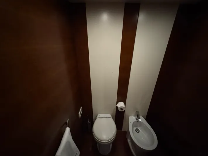 G-one Yacht Photos Pics Luxurious bathroom on 2009 Azimut 82 yacht with toilet and bidet.