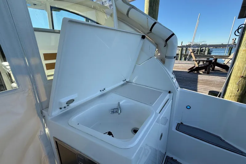 Nauti Kitten Yacht Photos Pics 2022 Pursuit DC 326 Dual Console