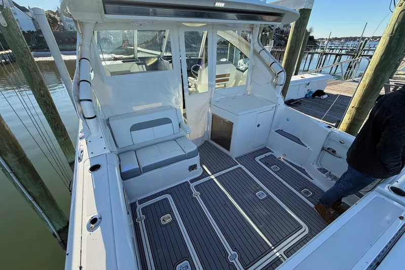 Nauti Kitten Yacht Photos Pics 2022 Pursuit DC 326 Dual Console