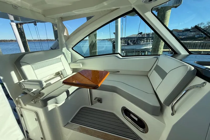 Nauti Kitten Yacht Photos Pics 2022 Pursuit DC 326 Dual Console