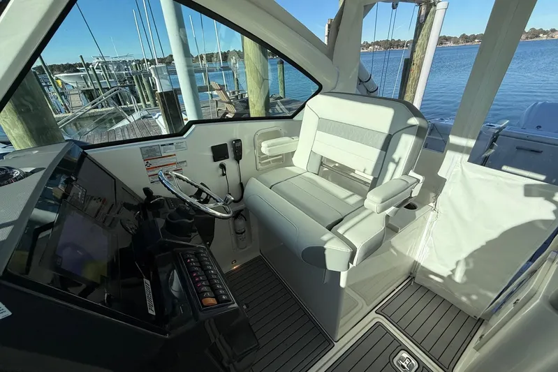 Nauti Kitten Yacht Photos Pics 2022 Pursuit DC 326 Dual Console