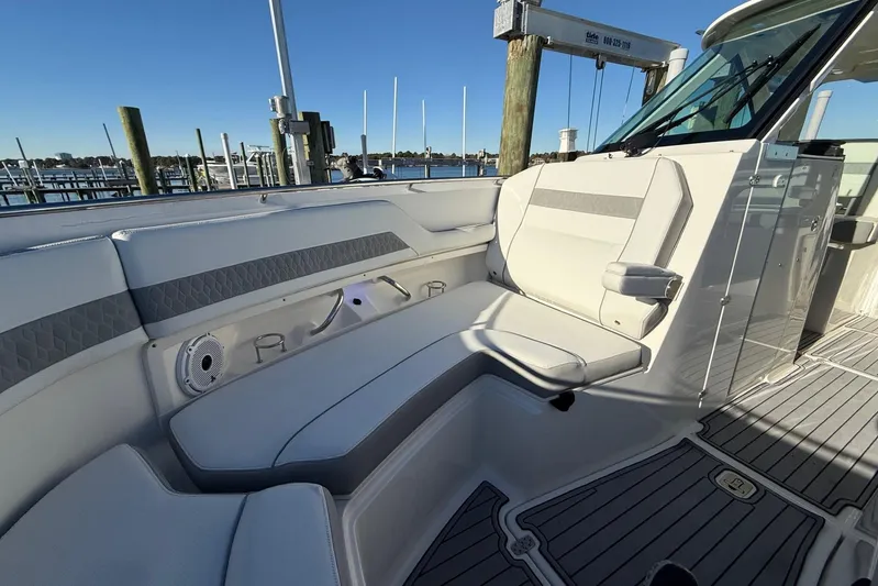 Nauti Kitten Yacht Photos Pics 2022 Pursuit DC 326 Dual Console