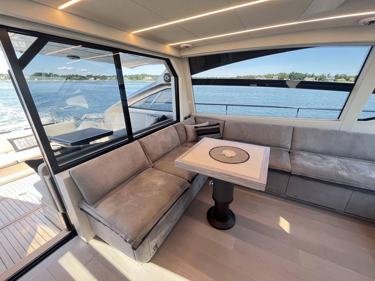 2022 Pershing 60 