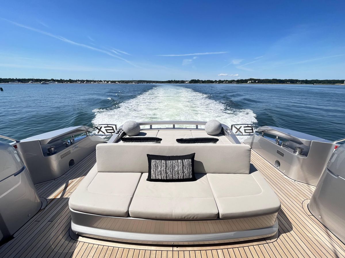 2022 Pershing 60 