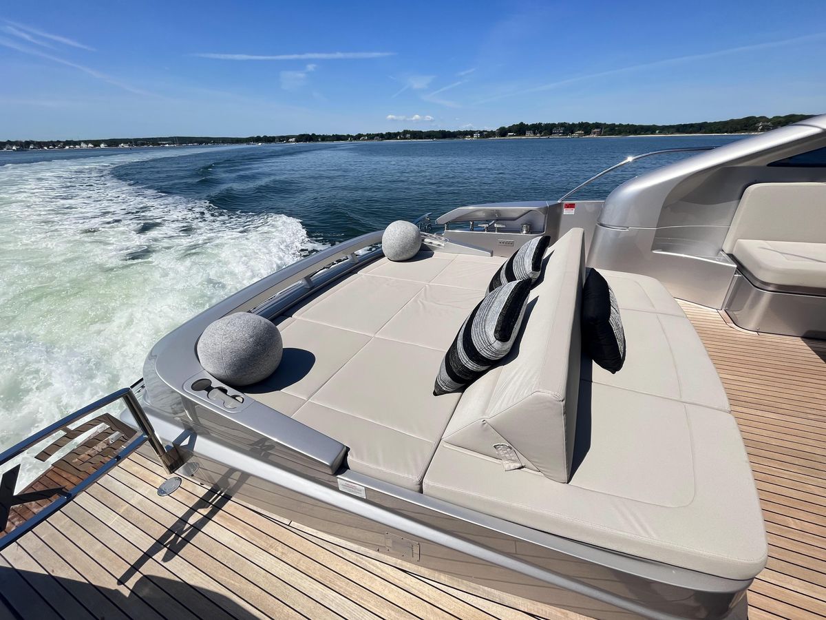 2022 Pershing 60 