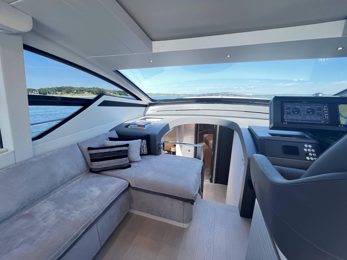 2022 Pershing 60 