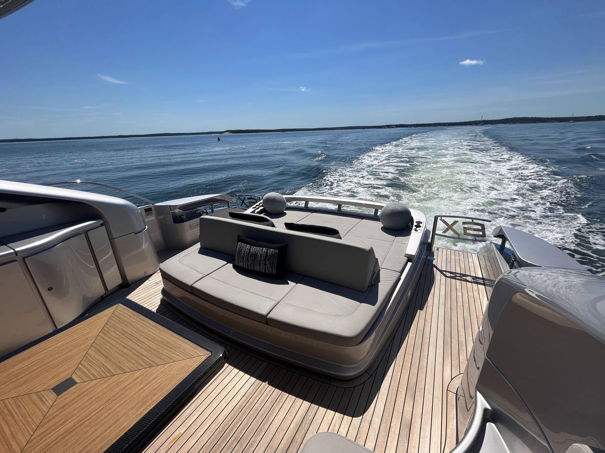 2022 Pershing 60 