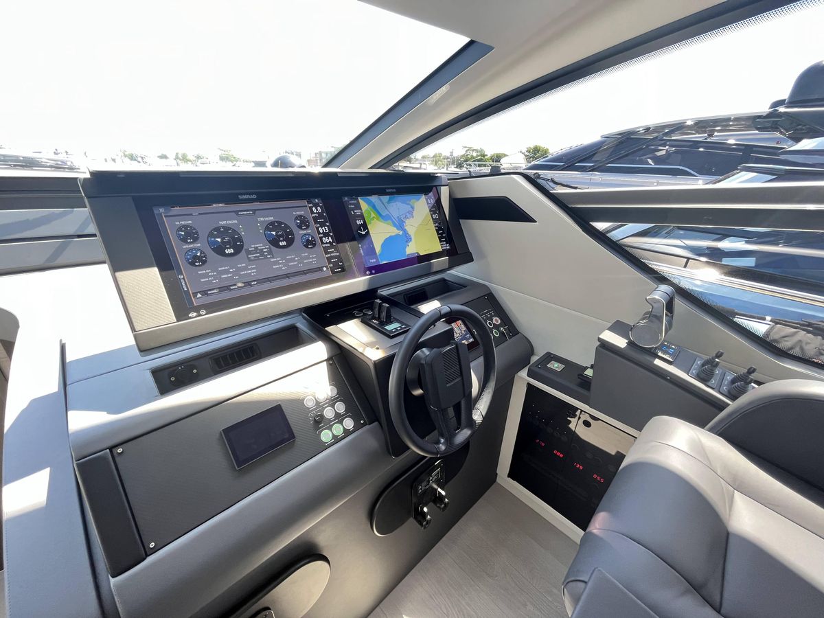 2022 Pershing 60 
