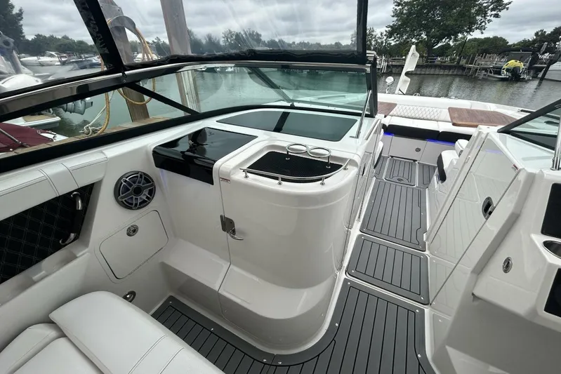  Yacht Photos Pics 2020 Sea Ray 350 SLX boat interior with sleek seating and modern dashboard design.
