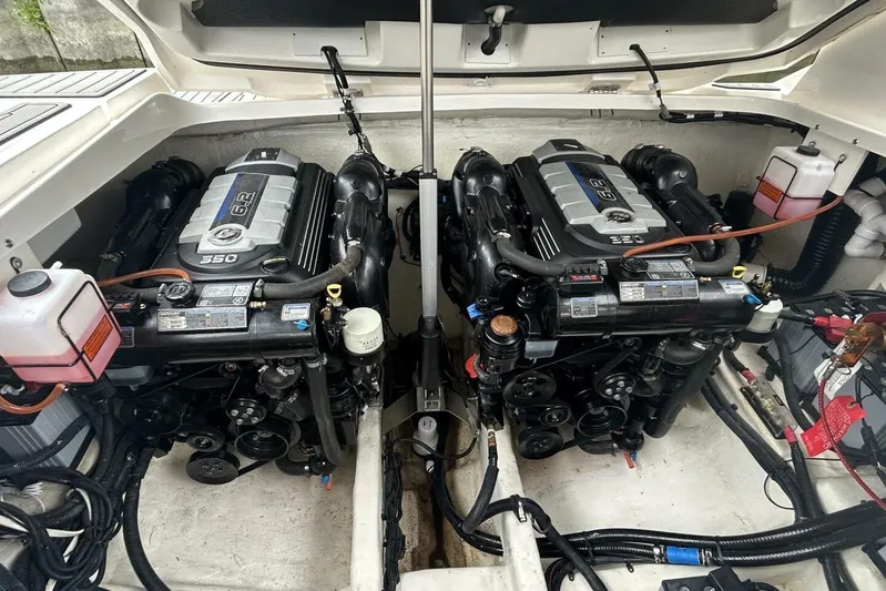  Yacht Photos Pics Twin engines in a 2020 Sea Ray 350 SLX boat, showcasing powerful 6.2L V8 motors.