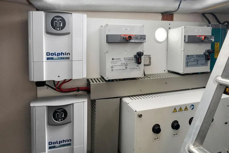 Dreamscape Yacht Photos Pics Electrical system of a 2020 Beneteau Swift Trawler 50 with Dolphin Pro chargers.