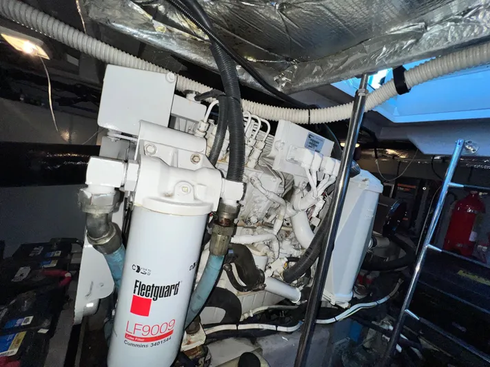  Yacht Photos Pics Engine room of 2003 Sea Ray 460 Sundancer with Fleetguard filter and Cummins components.