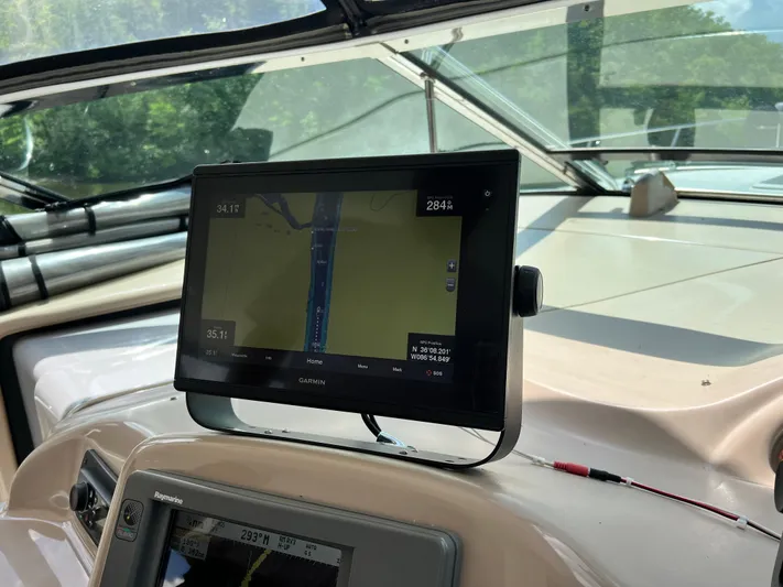  Yacht Photos Pics Garmin navigation system on 2003 Sea Ray 460 Sundancer yacht dashboard.