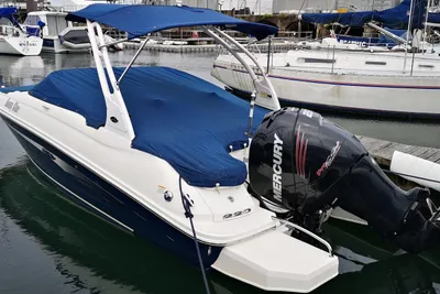 2015 Sea Ray 220 Sundeck Outboard