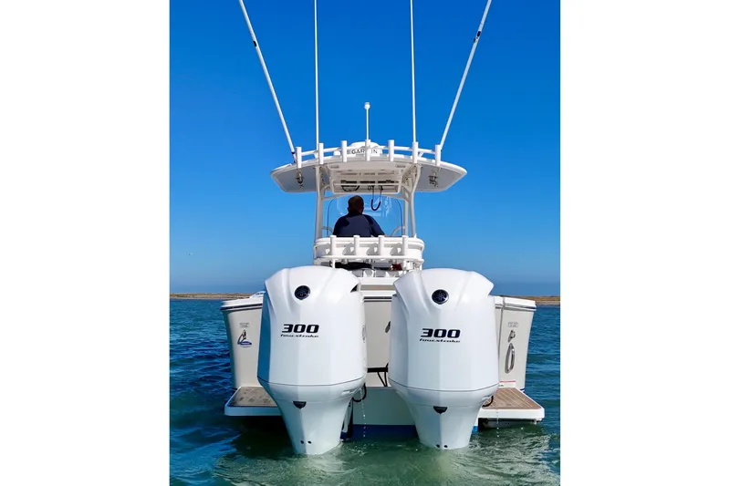  Yacht Photos Pics 2016 Regulator 28 Forward Seating boat with twin 300 horsepower engines on water.