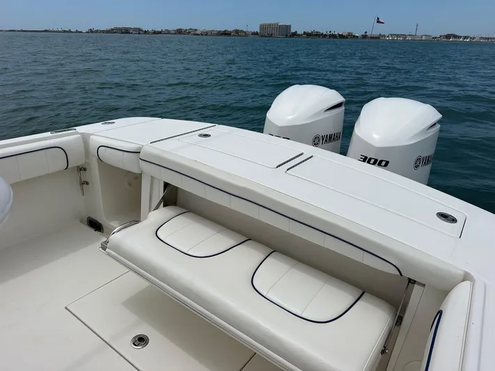  Yacht Photos Pics 2016 Regulator center console boat with Yamaha 300 engines on open water.