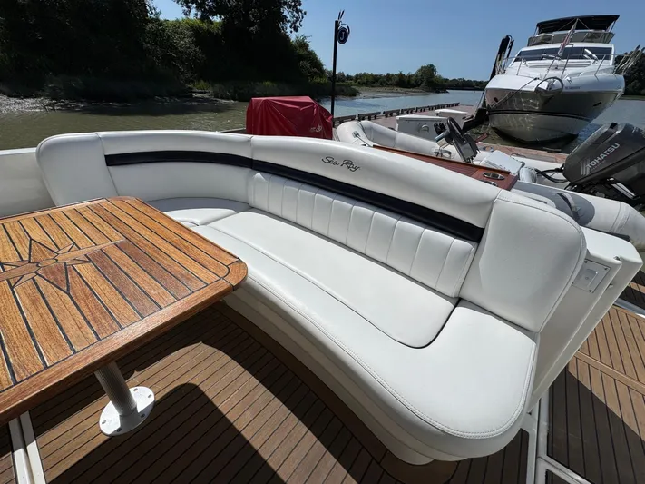  Yacht Photos Pics 2007 Sea Ray 400 Sundancer with white seating and wooden table on deck.