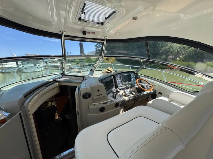  Yacht Photos Pics 2007 Sea Ray 400 Sundancer helm with modern controls and panoramic windows.