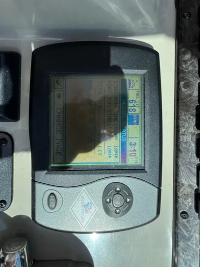  Yacht Photos Pics Control panel display on a 2007 Sea Ray 400 Sundancer boat.