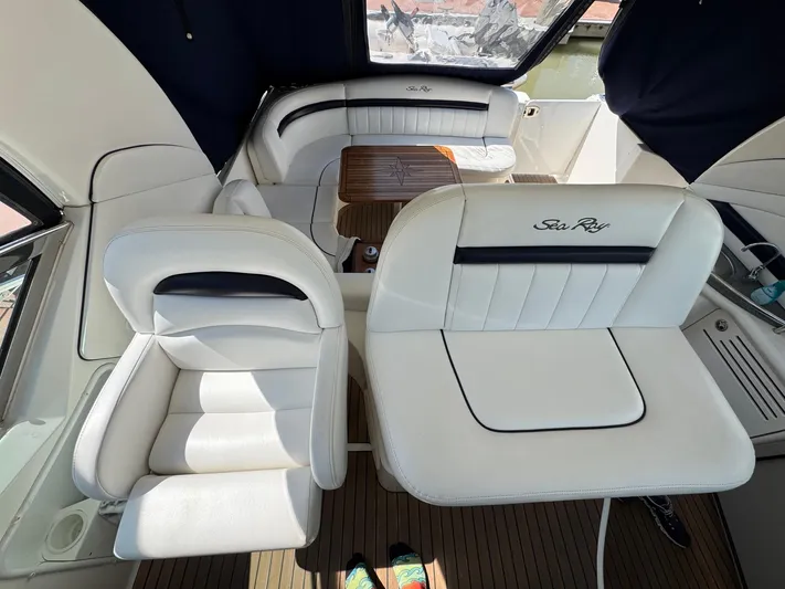  Yacht Photos Pics 2007 Sea Ray 400 Sundancer interior with white leather seating and wooden flooring.