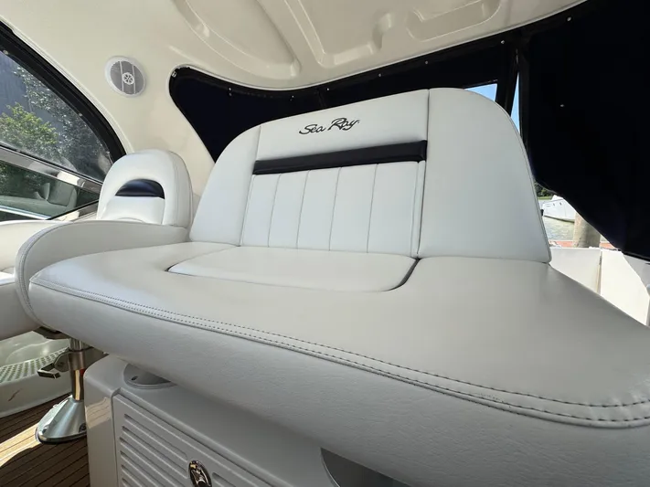  Yacht Photos Pics Luxury seating on 2007 Sea Ray 400 Sundancer yacht, featuring elegant white upholstery.