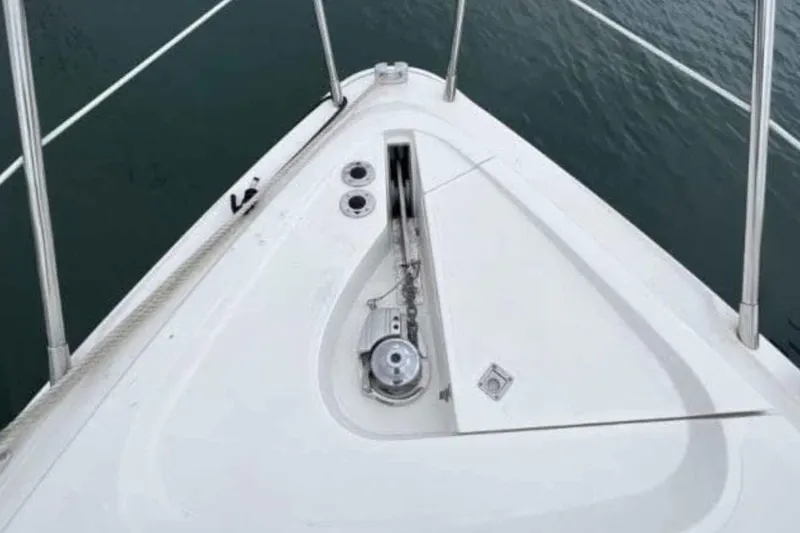 Ocilo Yacht Photos Pics Bow of 2005 Sealine SC 39 yacht with anchor winch system.