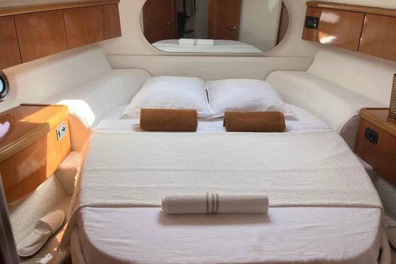 Ocilo Yacht Photos Pics Luxurious cabin interior of 2005 Sealine SC 39 yacht with cozy bedding.