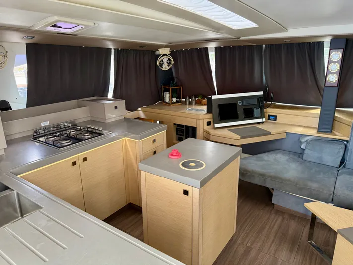 Cerebral Seabatical Yacht Photos Pics 