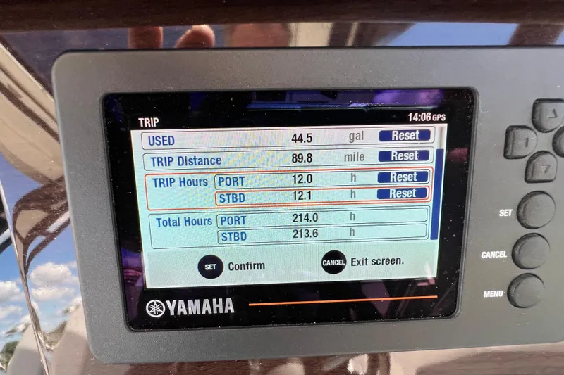  Yacht Photos Pics Yamaha display showing trip data for 2020 Chaparral 280 OSX boat.
