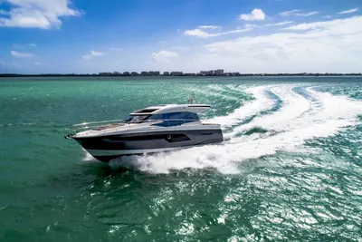 2025 Prestige 520 S