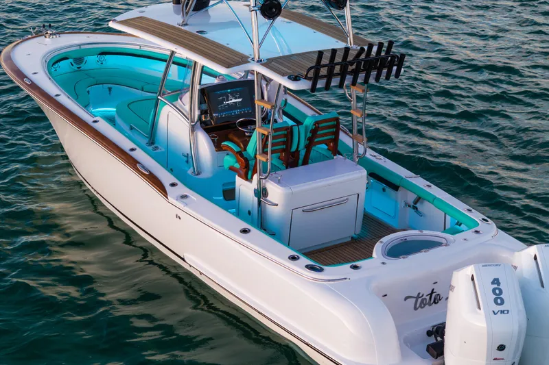 Toto II Yacht Photos Pics 2019 Mag Bay 33 CC boat on water, featuring sleek design and powerful engines.