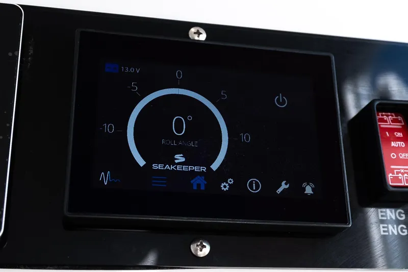 Toto II Yacht Photos Pics Seakeeper control panel on 2019 Mag Bay 33 CC boat, displaying roll angle.
