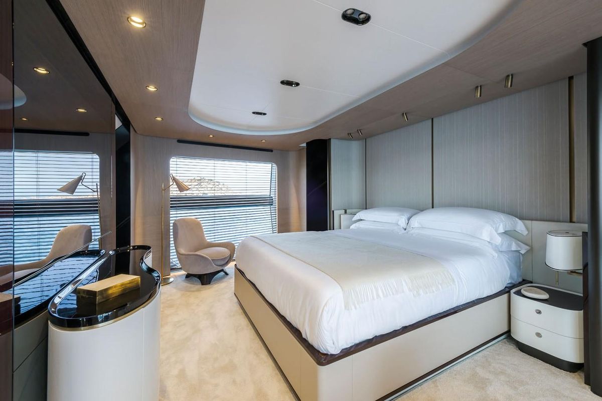 2022 Azimut 87 