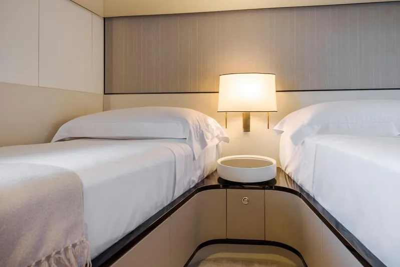  Yacht Photos Pics Manufacturer Provided Image