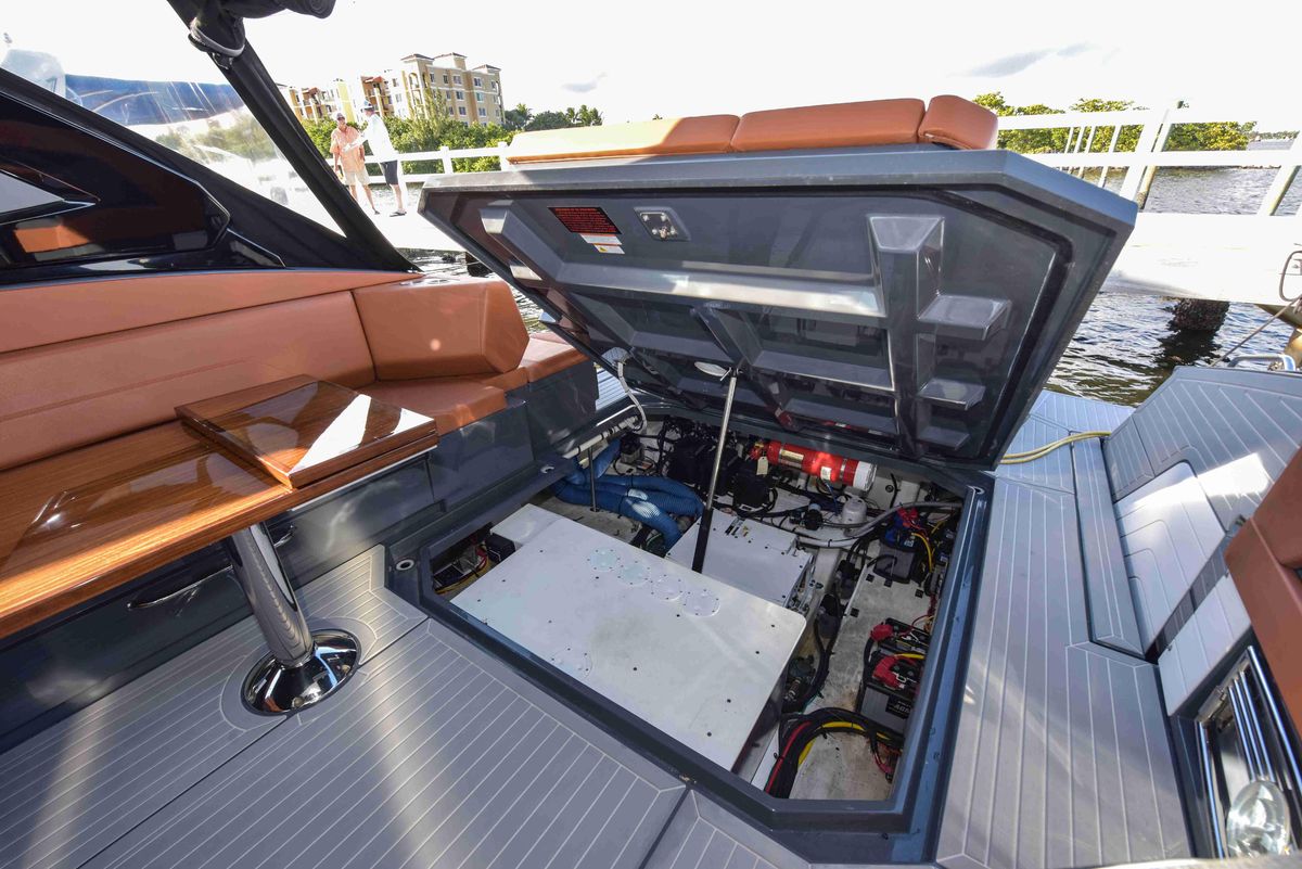 2021 Cruisers Yachts 42 
