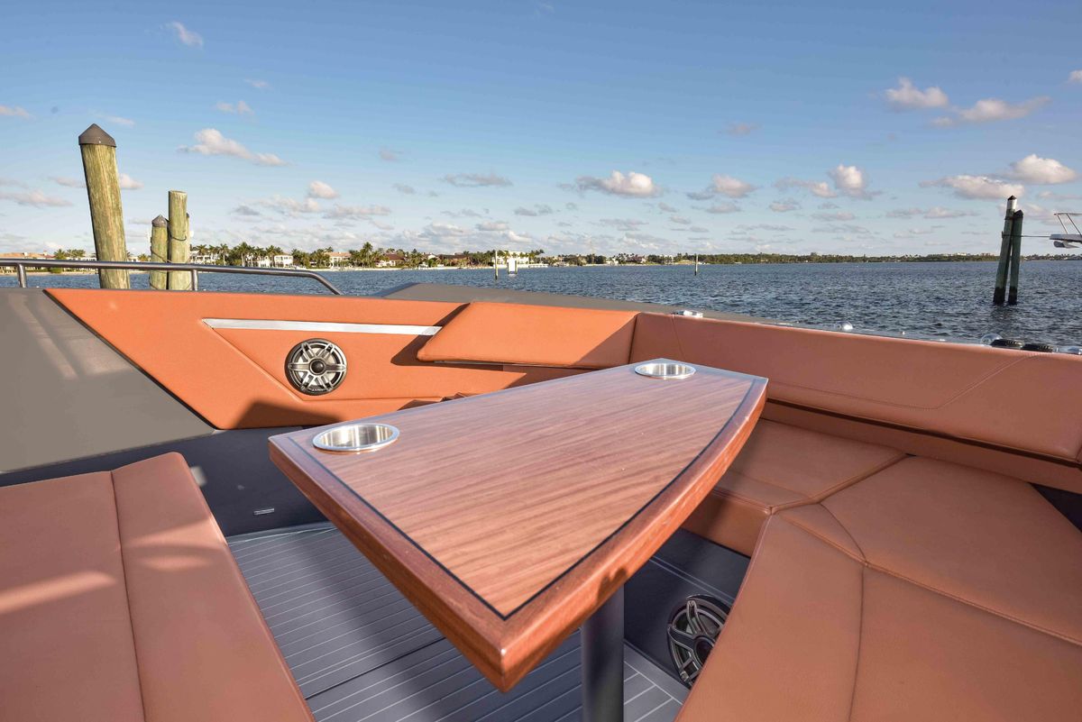 2021 Cruisers Yachts 42 