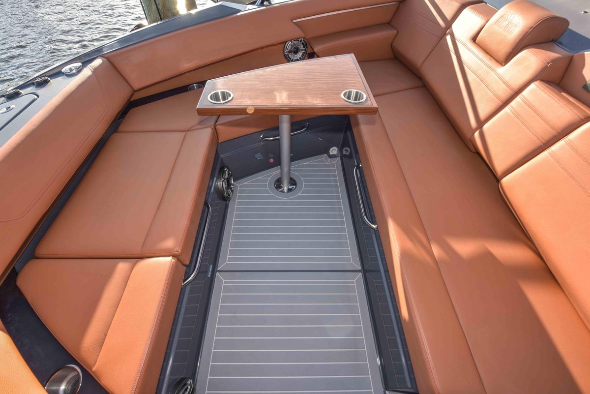 2021 Cruisers Yachts 42 