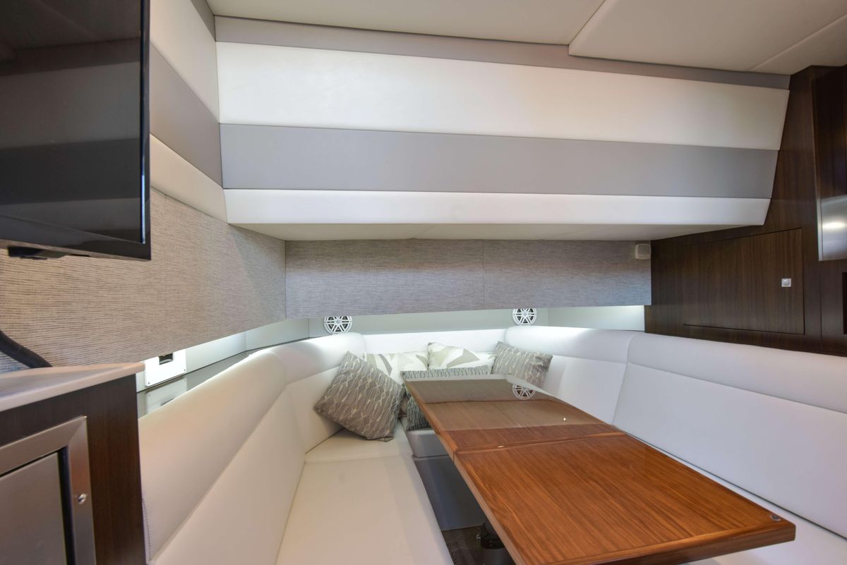 2021 Cruisers Yachts 42 