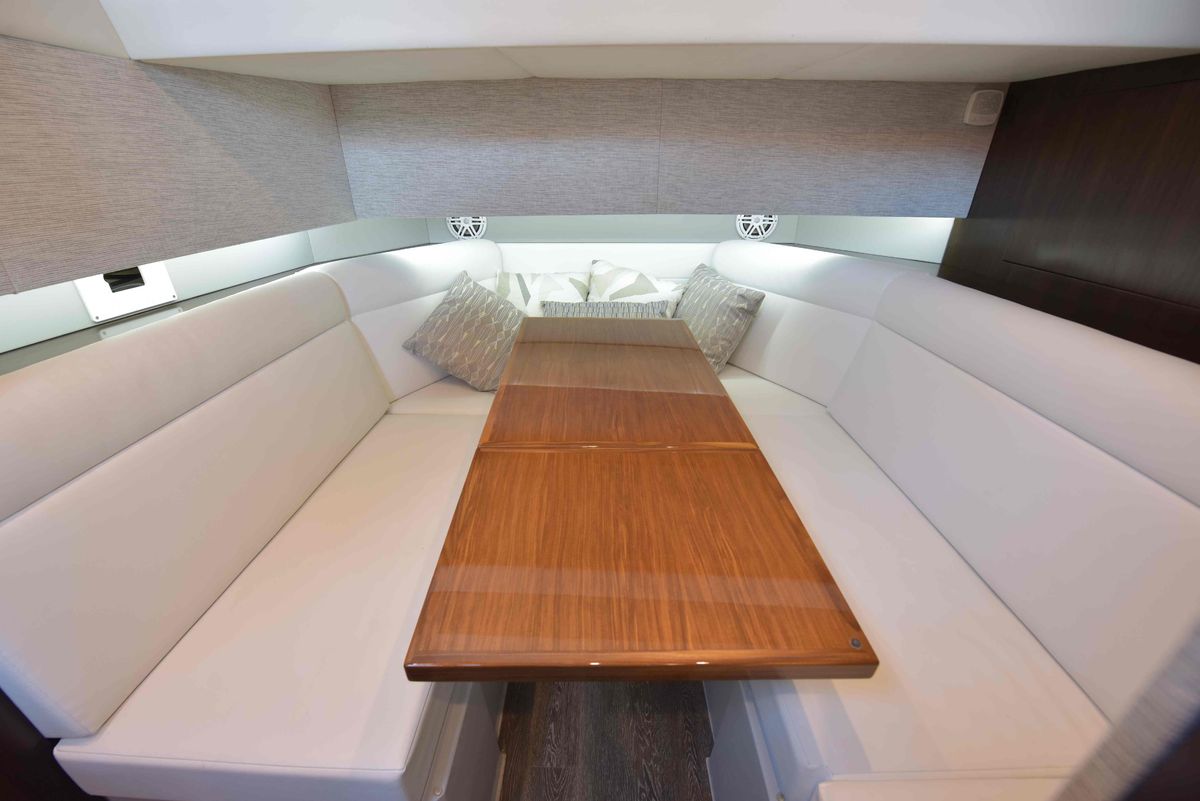 2021 Cruisers Yachts 42 