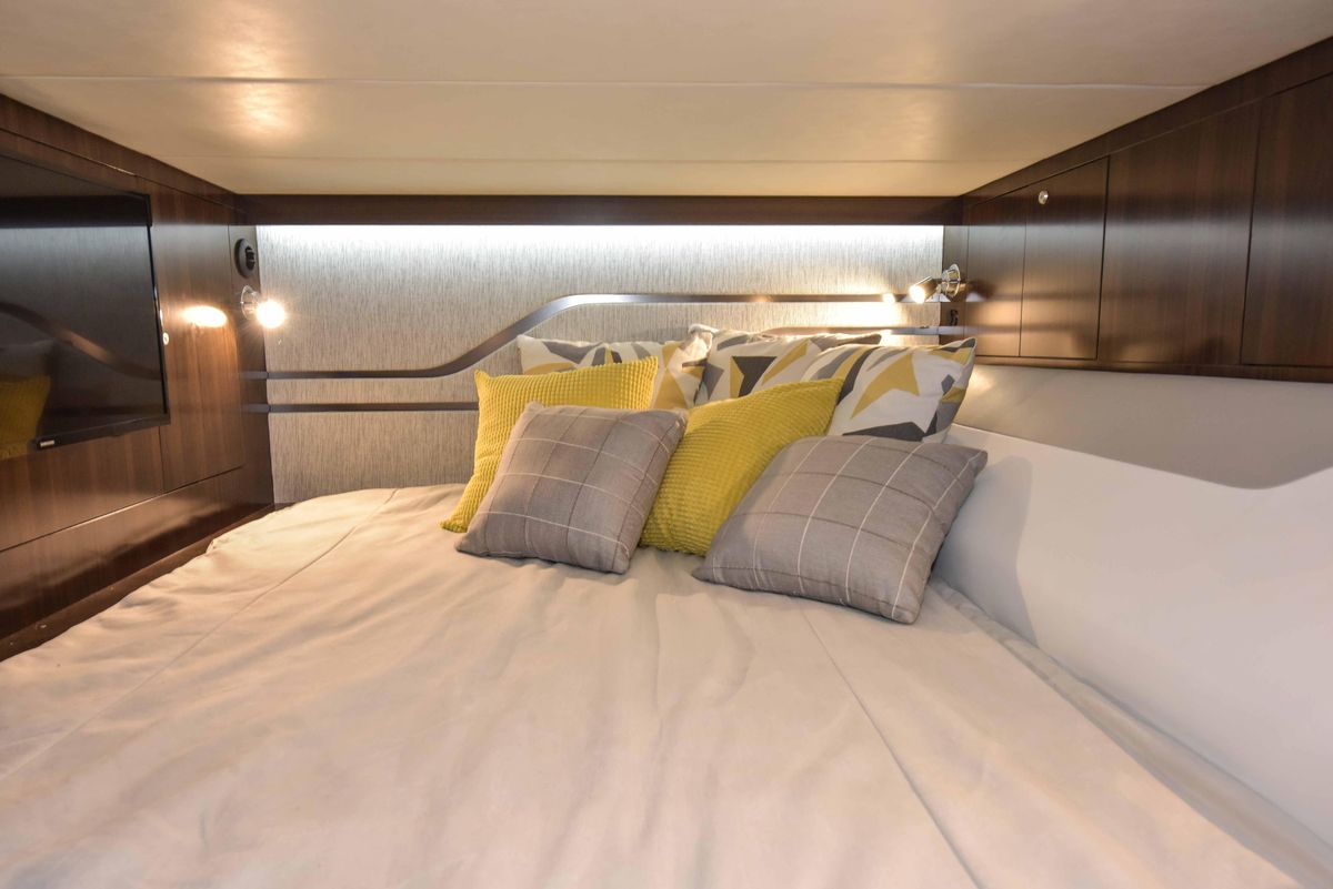 2021 Cruisers Yachts 42 