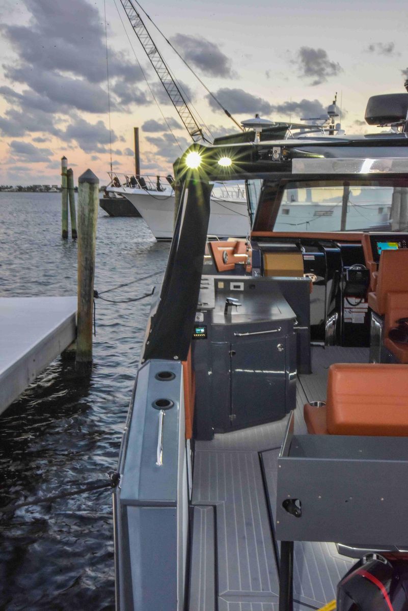 2021 Cruisers Yachts 42 