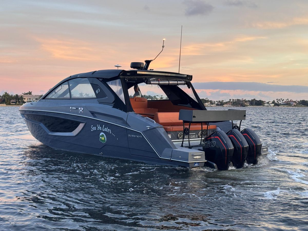 2021 Cruisers Yachts 42 