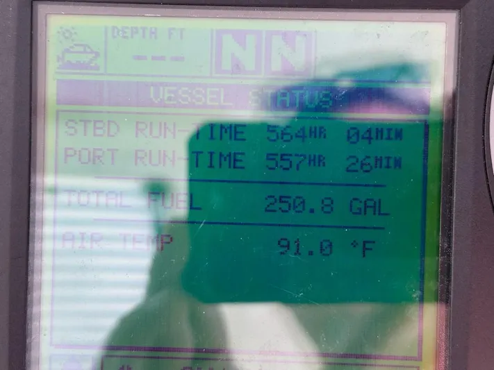 Selene Yacht Photos Pics Display screen showing vessel status for 2007 Sea Ray 360 Sedan Bridge.